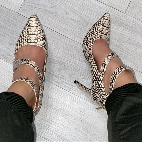 Vintage Nude and Black Guess Pointy Toe Pump - Picture 7 of 8